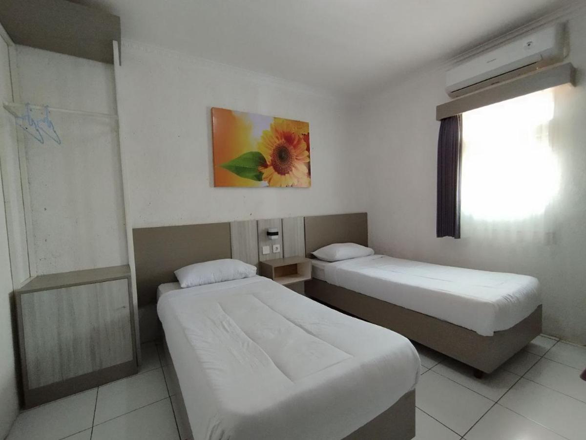 Hotel Syariah Selamat Sukabumi Exterior foto